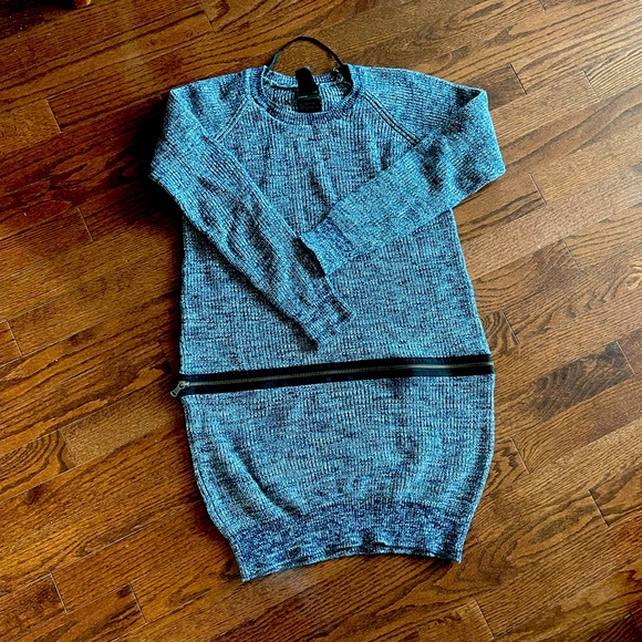 Dept two in one dress / sweater - Picture 1 of 3